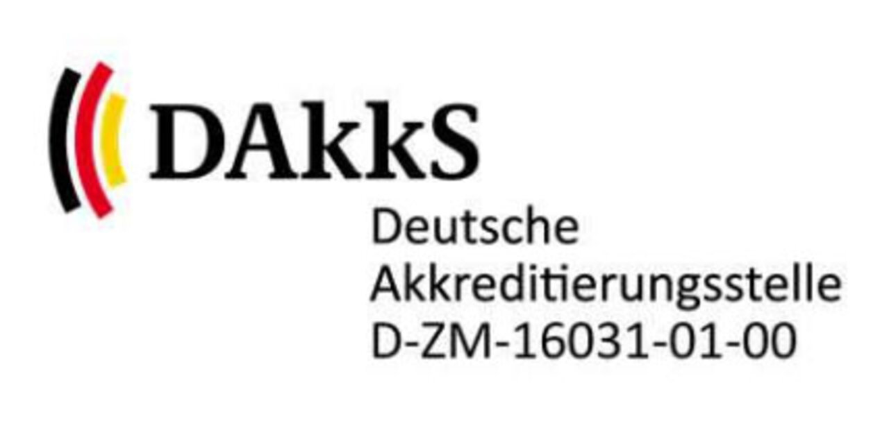 Logo DAkkS mit der Akkreditierungsnummer vom TÜV Rheinland